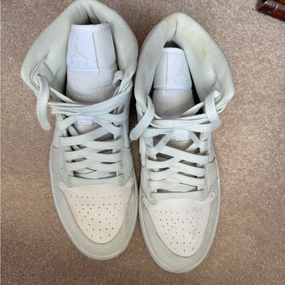 Sea foam green Jordan’s Nike
